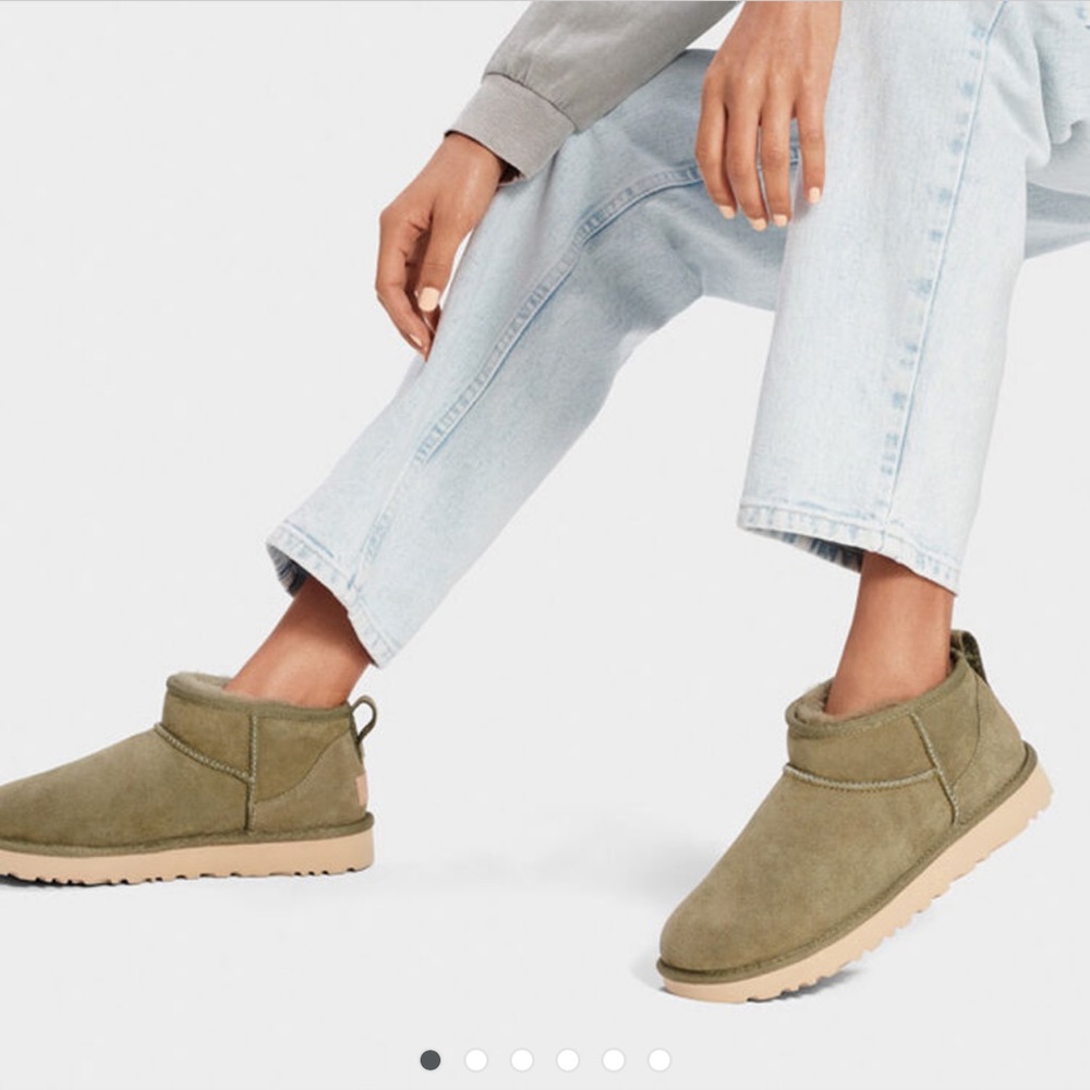 🌺New in box UGG ultra mini size 8 in burnt olive- sold out online